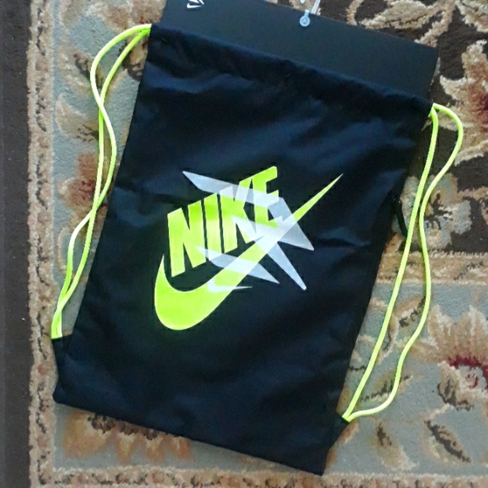 2x*Host Pick*Nike drawstring bag - Picture 3 of 12